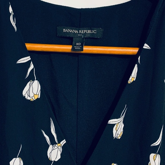 Banana Republic tulip print wrap Dress 10 - Picture 5 of 7